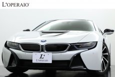 BMW i8 クーペ 左ハンドル 有償色「クリスタルホワイトパールエフェクト」 インテリアデザインCARPO 純正20インチAW D2レーシング車高調（純正有）