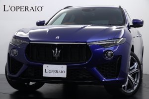 マセラティ レヴァンテ ディーゼル グランスポーツ 現行モデル 走行距離6,000㎞ パノラマサンルーフ ドライバーアシスタンスパッケージ 純正21インチヘリオスAW リアプライバシー＋ラミネートガラス フロントシートヒーター【新車保証令和4年3月迄】