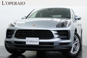 ポルシェ マカン PDK オプション総額約175万円 有償色 スポーツクロノPKG レザーPKGパーシャルレザーシート 14wayメモリシート エントリー＆ドライブ ブラックレザー 前後シートヒーター PASM 純正19インチマカンスポーツアルミホイール カラークレスト スポーツデザインミラー プライバシーガラス フロアマット 【新車保証継承R04年9月】