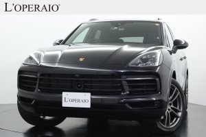 ポルシェ カイエン Tip-S ワンオーナー オプション総額282万円 走行距離3,000km オプションカラー スポーツクロノPKG 純正シルクグロスターボデザイン21インチアルミホイール PASM ティンテッドマトリックスLED アダプティブスポーツシート 【新車保証継承R04年5月】