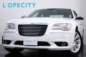 クライスラー 300C LUXURY + 有償カラー 専用SDナビ ベージュレザー 地デジ 純正20インチAW ETC アダプティブクルーズコントロール シートヒーター【新車保証H30年6月迄】